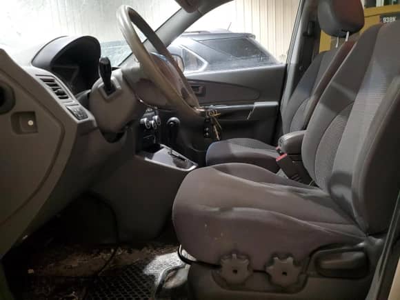 2007 Hyundai Tucson GL z VIN KM8JM72D17U684962, wystawiony jako Copart lot #83152754 z przebiegiem 314 025 mil mil oraz Czysty tytuł • Clean title. Historia ofert i sprzedaży dostępna na DreamBid. Obrazek 7.