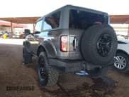 ✅ 2021 Ford Bronco • VIN: 1FMDE5CP3MLB06340 • Lot: 41681167. Wystawiony na IAAI z przebiegiem 28 520 mil. Bezpłatny archiwum sprzedaży aukcyjnych z USA i szczegółowy raport historii pojazdu na DreamBid. Zdjęcie 3.