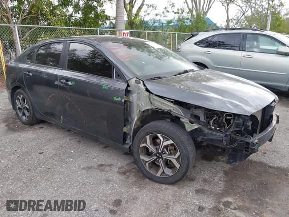 ✅ 2020 Kia Forte LXS • VIN: 3KPF24ADXLE212929 • Lot: 41914749. Wystawiony na IAAI z przebiegiem 71 787 mil. Bezpłatny archiwum sprzedaży aukcyjnych z USA i szczegółowy raport historii pojazdu na DreamBid. Zdjęcie 1.