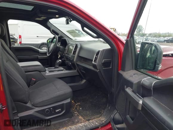 ✅ 2016 Ford F-150 XLT • VIN: 1FTEW1EF1GFC99500 • Lot: 43266840. Wystawiony na IAAI z przebiegiem 143 876 mil. Bezpłatny archiwum sprzedaży aukcyjnych z USA i szczegółowy raport historii pojazdu na DreamBid. Zdjęcie 5.