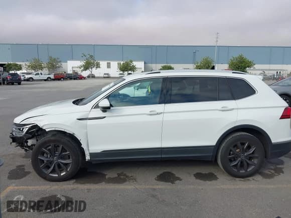 ✅ 2022 Volkswagen Tiguan SE • VIN: 3VV3B7AX2NM020185 • Lot: 42956464. Listed on IAAI with 31,023 mi. Free auction sales archive from the USA and detailed vehicle history report at DreamBid. Image 13.