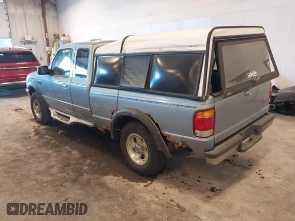 ✅ 1998 Ford Ranger XL • VIN: 1FTZR15X0WPA62393 • Lot: 43024012. Wystawiony na IAAI z przebiegiem 86 896 mil. Bezpłatny archiwum sprzedaży aukcyjnych z USA i szczegółowy raport historii pojazdu na DreamBid. Zdjęcie 3.