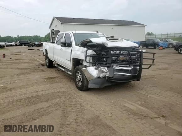 ✅ 2017 Chevrolet Silverado 2500HD LT • VIN: 1GC1KVEY8HF123256 • Lot: 61423985. Wystawiony na Copart z przebiegiem 227 215 mil. Bezpłatny archiwum sprzedaży aukcyjnych z USA i szczegółowy raport historii pojazdu na DreamBid. Zdjęcie 14.