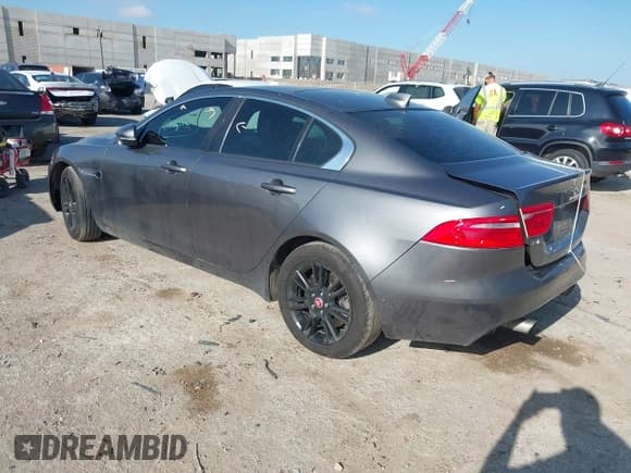 ✅ 2017 Jaguar XE 25t Premium • VIN: SAJAD4BG0HA971534 • Lot: 42587107. Wystawiony na IAAI z przebiegiem 188 581 mil. Bezpłatny archiwum sprzedaży aukcyjnych z USA i szczegółowy raport historii pojazdu na DreamBid. Zdjęcie 3.