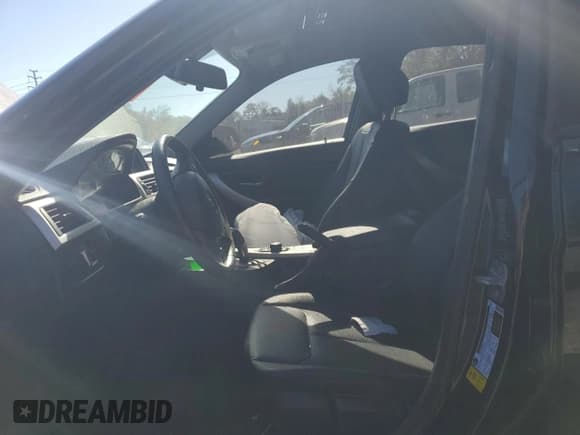 ✅ 2015 BMW 3 Series 320i • VIN: WBA3B1G5XFNT02502 • Лот: 82653425. Опубликован ранее на Copart с пробегом Не указан. Бесплатный доступ к архиву аукционных продаж из США и подробный отчёт об истории автомобиля на DreamBid. Изображение 7.