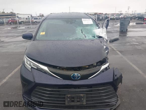 ✅ 2021 Toyota Sienna LE • VIN: 5TDKRKEC4MS032028 • Lot: 43622336. Listed on IAAI with Not provided. Free auction sales archive from the USA and detailed vehicle history report at DreamBid. Image 12.