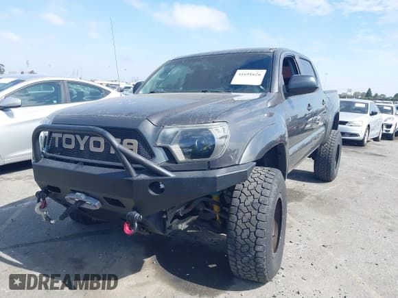 ✅ 2012 Toyota Tacoma • VIN: 5TFLU4EN5CX037912 • Lot: 41691626. Listed on IAAI with 164,265 mi. Free auction sales archive from the USA and detailed vehicle history report at DreamBid. Image 17.