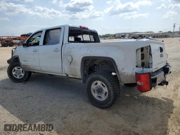 ✅ 2019 GMC Sierra 2500HD SLE • VIN: 1GT12PEY0KF162670 • Lot: 70922514. Wystawiony na Copart z przebiegiem Nie podano. Bezpłatny archiwum sprzedaży aukcyjnych z USA i szczegółowy raport historii pojazdu na DreamBid. Zdjęcie 2.