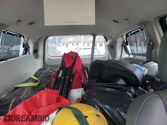 ✅ 2008 Chrysler Town & Country Touring • VIN: 2A8HR54P48R793598 • Lot: 60818535. Listed on Copart with 143,104 mi. Free auction sales archive from the USA and detailed vehicle history report at DreamBid. Image 10.