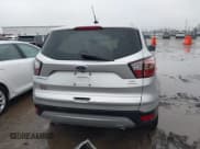 ✅ 2017 Ford Escape SE • VIN: 1FMCU0GD1HUE39735 • Lot: 41465712. Wystawiony na IAAI z przebiegiem 115 747 mil. Bezpłatny archiwum sprzedaży aukcyjnych z USA i szczegółowy raport historii pojazdu na DreamBid. Zdjęcie 17.