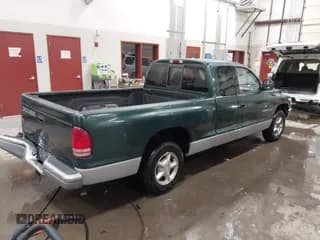 ✅ 1998 Dodge Dakota SLT • VIN: 1B7GL22X9WS580132 • Lot: 41623943. Wystawiony na IAAI z przebiegiem 232 137 mil. Bezpłatny archiwum sprzedaży aukcyjnych z USA i szczegółowy raport historii pojazdu na DreamBid. Zdjęcie 4.