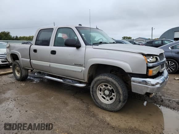 ✅ 2004 Chevrolet Silverado 2500HD LS • VIN: 1GCHK23U64F150771 • Lot: 87114365. Wystawiony na Copart z przebiegiem Nie podano. Bezpłatny archiwum sprzedaży aukcyjnych z USA i szczegółowy raport historii pojazdu na DreamBid. Zdjęcie 4.