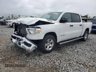 2023 Ram 1500 Big Horn z VIN 1C6RREFT3PN564838, wystawiony jako Copart lot #86040275 z przebiegiem Nie podano mil oraz Czysty tytuł • Clean title. Historia ofert i sprzedaży dostępna na DreamBid. Obrazek 1.