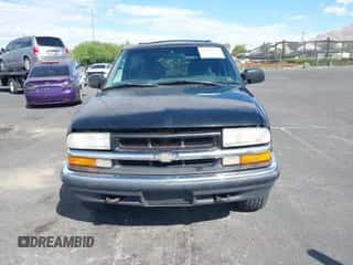 2000 Chevrolet Blazer LS z VIN 1GNDT13W5Y2354621, wystawiony jako IAAI lot #43413453 z przebiegiem 140 756 mil mil oraz . Historia ofert i sprzedaży dostępna na DreamBid. Obrazek 6.