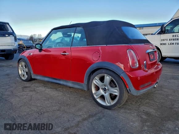 ✅ 2007 MINI Convertible S • VIN: WMWRH33527TL94583 • Лот: 95876245. Опубликован ранее на Copart с пробегом 83 501 миль. Бесплатный доступ к архиву аукционных продаж из США и подробный отчёт об истории автомобиля на DreamBid. Изображение 2.