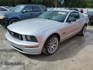 ✅ 2005 Ford Mustang GT Deluxe • VIN: 1ZVFT82H155119248 • Лот: 85814475. Опубликован ранее на Copart с пробегом 124 379 миль. Бесплатный доступ к архиву аукционных продаж из США и подробный отчёт об истории автомобиля на DreamBid. Изображение 1.