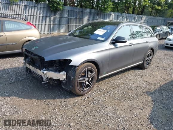 ✅ 2023 Mercedes-Benz E 450 • VIN: W1KZH6AB6PB168796 • Lot: 42903543. Listed on IAAI with 25,241 mi. Free auction sales archive from the USA and detailed vehicle history report at DreamBid. Image 17.