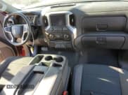 ✅ 2021 Chevrolet Silverado 1500 RST • VIN: 1GCUYEED4MZ180474 • Lot: 69986724. Wystawiony na Copart z przebiegiem 28 703 mil. Bezpłatny archiwum sprzedaży aukcyjnych z USA i szczegółowy raport historii pojazdu na DreamBid. Zdjęcie 8.