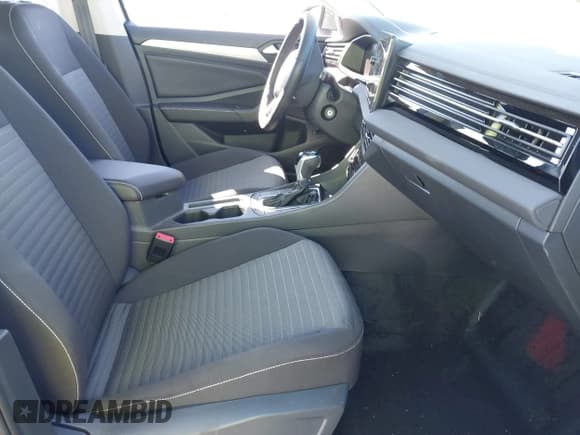 ✅ 2025 Volkswagen Jetta S • VIN: 3VW5X7BU4SM108970 • Lot: 43692037. Listed on IAAI with 4,609 mi. Free auction sales archive from the USA and detailed vehicle history report at DreamBid. Image 5.