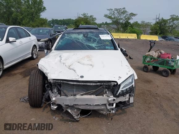 ✅ 2019 Mercedes-Benz C 300 • VIN: 55SWF8EB0KU318978 • Lot: 42876350. Wystawiony na IAAI z przebiegiem 40 663 mil. Bezpłatny archiwum sprzedaży aukcyjnych z USA i szczegółowy raport historii pojazdu na DreamBid. Zdjęcie 11.