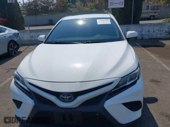 2020 Toyota Camry Hybrid SE z VIN 4T1G31AK0LU541702, wystawiony jako IAAI lot #42918554 z przebiegiem 118 679 mil mil oraz . Historia ofert i sprzedaży dostępna na DreamBid. Obrazek 12.