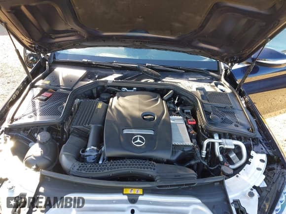 ✅ 2015 Mercedes-Benz C 300 Luxury • VIN: 55SWF4KB1FU019082 • Lot: 43863198. Wystawiony na IAAI z przebiegiem 43 679 mil. Bezpłatny archiwum sprzedaży aukcyjnych z USA i szczegółowy raport historii pojazdu na DreamBid. Zdjęcie 10.