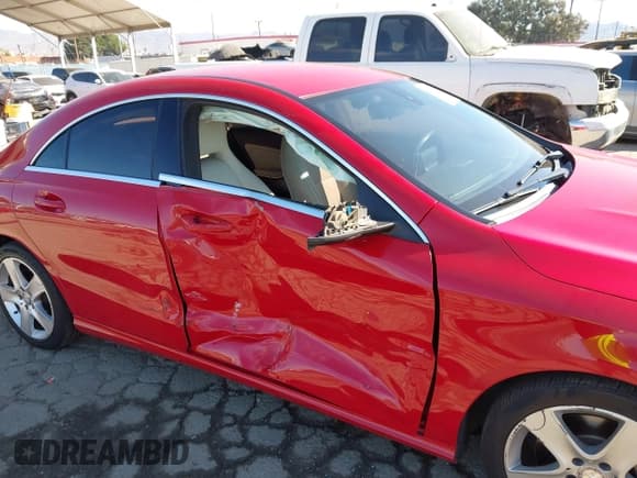 ✅ 2015 Mercedes-Benz CLA 250 • VIN: WDDSJ4EB4FN247403 • Lot: 43506565. Wystawiony na IAAI z przebiegiem 120 388 mil. Bezpłatny archiwum sprzedaży aukcyjnych z USA i szczegółowy raport historii pojazdu na DreamBid. Zdjęcie 6.