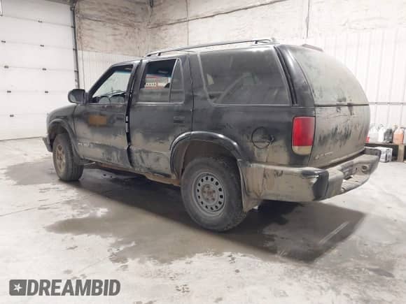 2001 Chevrolet Blazer LT z VIN 1GNDT13W21K122872, wystawiony jako IAAI lot #41715073 z przebiegiem 156 703 mil mil oraz . Historia ofert i sprzedaży dostępna na DreamBid. Obrazek 3.