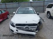 ✅ 2018 Mercedes-Benz GLC 300 • VIN: WDC0G4KB4JV076465 • Lot: 42747017. Wystawiony na IAAI z przebiegiem 103 728 mil. Bezpłatny archiwum sprzedaży aukcyjnych z USA i szczegółowy raport historii pojazdu na DreamBid. Zdjęcie 13.
