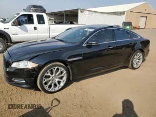✅ 2013 Jaguar XJ • VIN: SAJWJ1CD7D8V45097 • Lot: 71679945. Wystawiony na Copart z przebiegiem 123 765 mil. Bezpłatny archiwum sprzedaży aukcyjnych z USA i szczegółowy raport historii pojazdu na DreamBid. Zdjęcie 1.