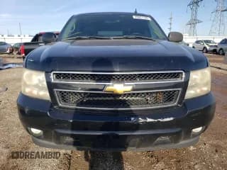 ✅ 2007 Chevrolet Suburban LTZ • VIN: 3GNFK16317G122293 • Lot: 63399534. Wystawiony na Copart z przebiegiem 146 428 mil. Bezpłatny archiwum sprzedaży aukcyjnych z USA i szczegółowy raport historii pojazdu na DreamBid. Zdjęcie 5.