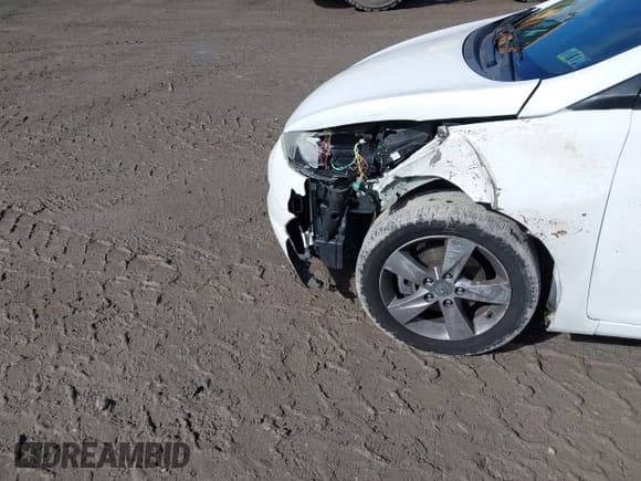 ✅ 2013 Hyundai Elantra GLS • VIN: 5NPDH4AE1DH262341 • Lot: 43441443. Listed on IAAI with 126,624 mi. Free auction sales archive from the USA and detailed vehicle history report at DreamBid. Image 6.