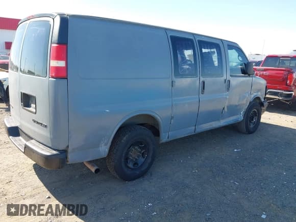 ✅ 2005 Chevrolet Express Cargo • VIN: 1GCGG25V151268275 • Лот: 43158798. Опубликован ранее на IAAI с пробегом 216 031 миль. Бесплатный доступ к архиву аукционных продаж из США и подробный отчёт об истории автомобиля на DreamBid. Изображение 4.