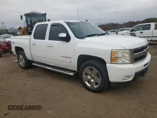 ✅ 2011 Chevrolet Silverado 1500 LTZ • VIN: 3GCPKTE32BG368305 • Lot: 90077185. Wystawiony na Copart z przebiegiem 218 942 mil. Bezpłatny archiwum sprzedaży aukcyjnych z USA i szczegółowy raport historii pojazdu na DreamBid. Zdjęcie 4.