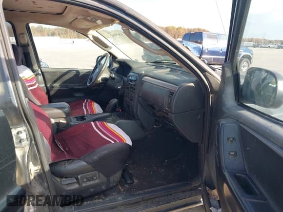 ✅ 2004 Jeep Grand Cherokee Laredo • VIN: 1J4GW48S64C224432 • Lot: 43600192. Listed on IAAI with 196,773 mi. Free auction sales archive from the USA and detailed vehicle history report at DreamBid. Image 5.