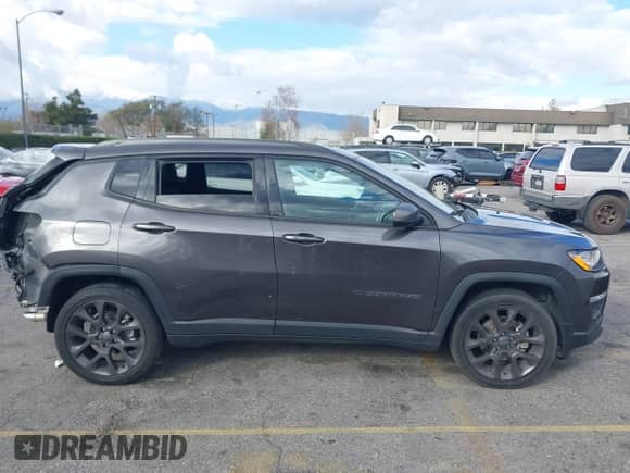 2021 Jeep Compass 80th Anniversary z VIN 3C4NJCEB7MT596909, wystawiony jako IAAI lot #41376547 z przebiegiem 54 058 mil mil oraz . Historia ofert i sprzedaży dostępna na DreamBid. Obrazek 14.