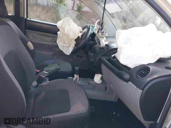 ✅ 1999 Volkswagen Beetle • VIN: 3VWBC21C7XM427412 • Lot: 42936070. Listed on IAAI with 93,937 mi. Free auction sales archive from the USA and detailed vehicle history report at DreamBid. Image 5.