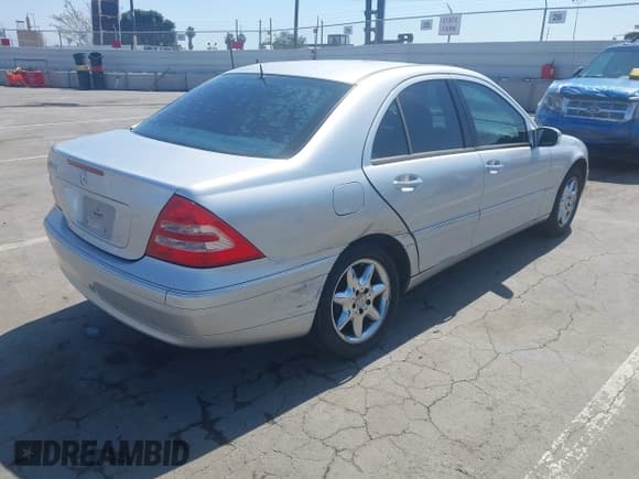 ✅ 2001 Mercedes-Benz C 230/260/280/320 • VIN: WDBRF61J91F068679 • Lot: 42620453. Wystawiony na IAAI z przebiegiem 183 522 mil. Bezpłatny archiwum sprzedaży aukcyjnych z USA i szczegółowy raport historii pojazdu na DreamBid. Zdjęcie 4.