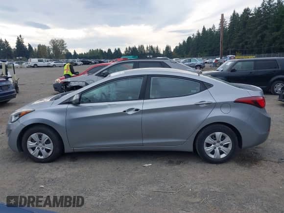 2016 Hyundai Elantra SE с VIN 5NPDH4AE9GH702276, выставлен на аукционе IAAI как лот 43502110 с пробегом Не указан миль и . История ставок и продаж доступна на DreamBid. Изображение 14.