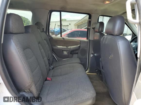 ✅ 2005 Ford Explorer XLS • VIN: 1FMZU62K65UB20376 • Lot: 63656195. Listed on Copart with 170,219 mi. Free auction sales archive from the USA and detailed vehicle history report at DreamBid. Image 11.