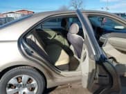 ✅ 2007 Toyota Camry CE • VIN: 4T1BE46KX7U011404 • Lot: 43673364. Wystawiony na IAAI z przebiegiem 190 109 mil. Bezpłatny archiwum sprzedaży aukcyjnych z USA i szczegółowy raport historii pojazdu na DreamBid. Zdjęcie 8.