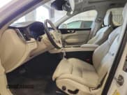 ✅ 2018 Volvo XC60 Inscription • VIN: YV4102RL8J1022303 • Lot: 69274125. Wystawiony na Copart z przebiegiem 89 687 mil. Bezpłatny archiwum sprzedaży aukcyjnych z USA i szczegółowy raport historii pojazdu na DreamBid. Zdjęcie 7.