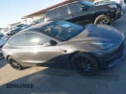 ✅ 2022 Tesla Model 3 Performance • VIN: 5YJ3E1EC3NF203044 • Lot: 43417316. Wystawiony na IAAI z przebiegiem 75 465 mil. Bezpłatny archiwum sprzedaży aukcyjnych z USA i szczegółowy raport historii pojazdu na DreamBid. Zdjęcie 13.