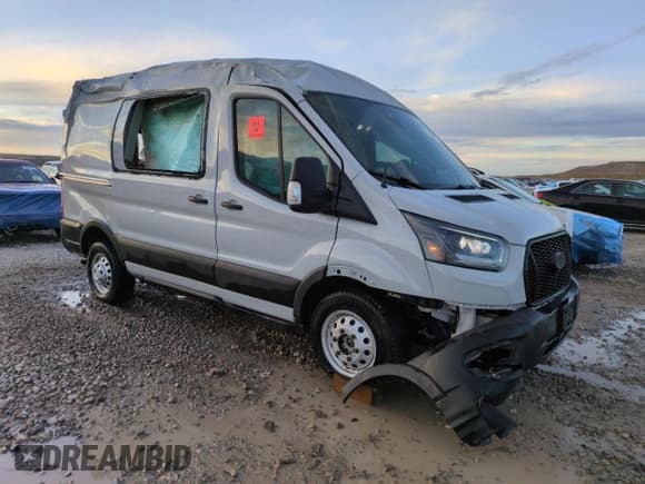 ✅ 2023 Ford Transit • VIN: 1FTBR2DG3PKA80135 • Lot: 46504465. Wystawiony na Copart z przebiegiem 21 334 mil. Bezpłatny archiwum sprzedaży aukcyjnych z USA i szczegółowy raport historii pojazdu na DreamBid. Zdjęcie 4.