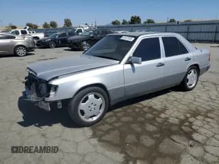 ✅ 1992 Mercedes-Benz 400 E • VIN: WDBEA34E0NB685119 • Лот: 61557505. Опубликован ранее на Copart с пробегом 146 644 миль. Бесплатный доступ к архиву аукционных продаж из США и подробный отчёт об истории автомобиля на DreamBid. Изображение 1.