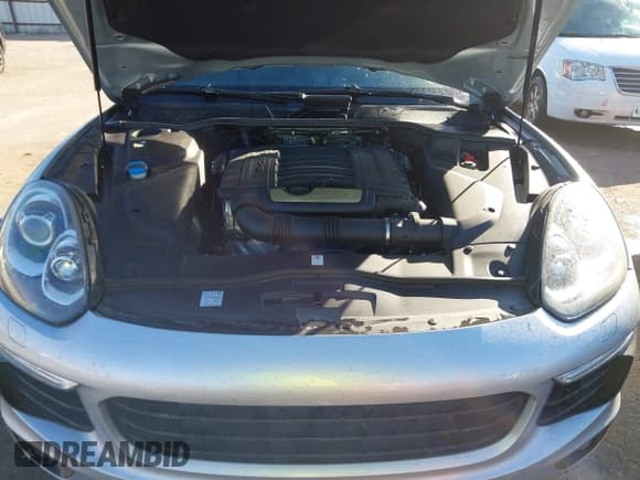 ✅ 2017 Porsche Cayenne • VIN: WP1AA2A2XHKA82752 • Лот: 43705470. Опубликован ранее на IAAI с пробегом 105 345 миль. Бесплатный доступ к архиву аукционных продаж из США и подробный отчёт об истории автомобиля на DreamBid. Изображение 10.