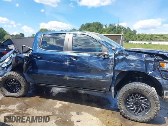 2023 Chevrolet Silverado 1500 LT z VIN 1GCUDDE81PZ193504, wystawiony jako IAAI lot #43079884 z przebiegiem 24 647 mil mil oraz . Historia ofert i sprzedaży dostępna na DreamBid. Obrazek 6.