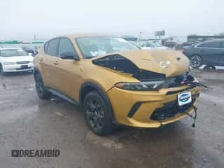 2024 Dodge Hornet GT z VIN ZACNDFANXR3A37143, wystawiony jako IAAI lot #41954950 z przebiegiem 1 305 mil mil oraz . Historia ofert i sprzedaży dostępna na DreamBid. Obrazek 1.