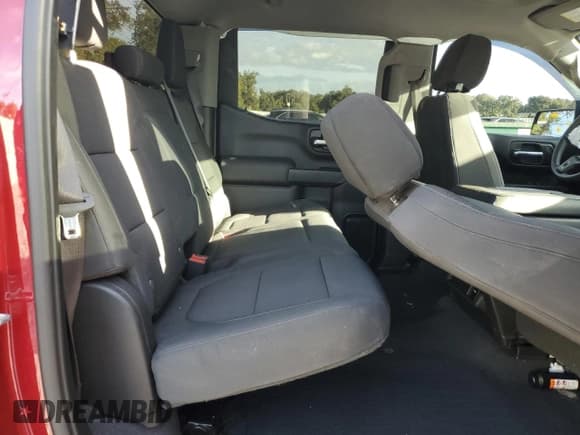 ✅ 2019 Chevrolet Silverado 1500 Custom Trail Boss • VIN: 3GCPYCEF3KG305352 • Lot: 90046115. Wystawiony na Copart z przebiegiem 93 974 mil. Bezpłatny archiwum sprzedaży aukcyjnych z USA i szczegółowy raport historii pojazdu na DreamBid. Zdjęcie 10.