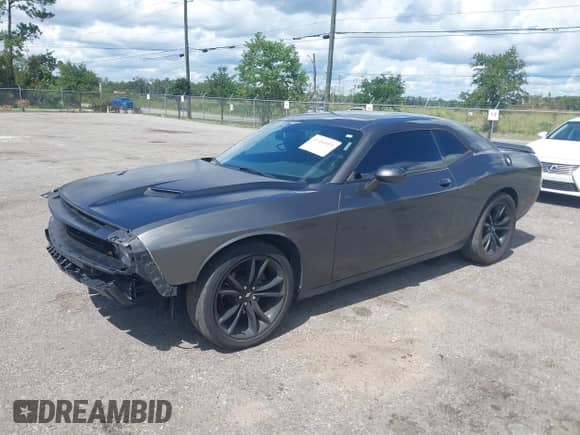 2018 Dodge Challenger SXT Plus z VIN 2C3CDZAG3JH149828, wystawiony jako IAAI lot #43284929 z przebiegiem 106 873 mil mil oraz . Historia ofert i sprzedaży dostępna na DreamBid. Obrazek 2.